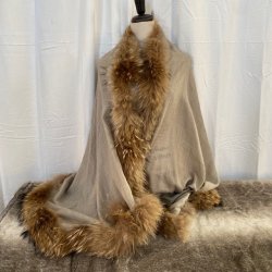 fur shawl cashmere silk wool vacker kvinnlig sjal päls mobwife stylemed pälskant elegant sjal med pälskant för alla säsonger