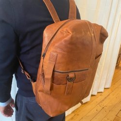 spikes & sparrow tuff vintageinspirerad ryggsäck med datorfack i skinn